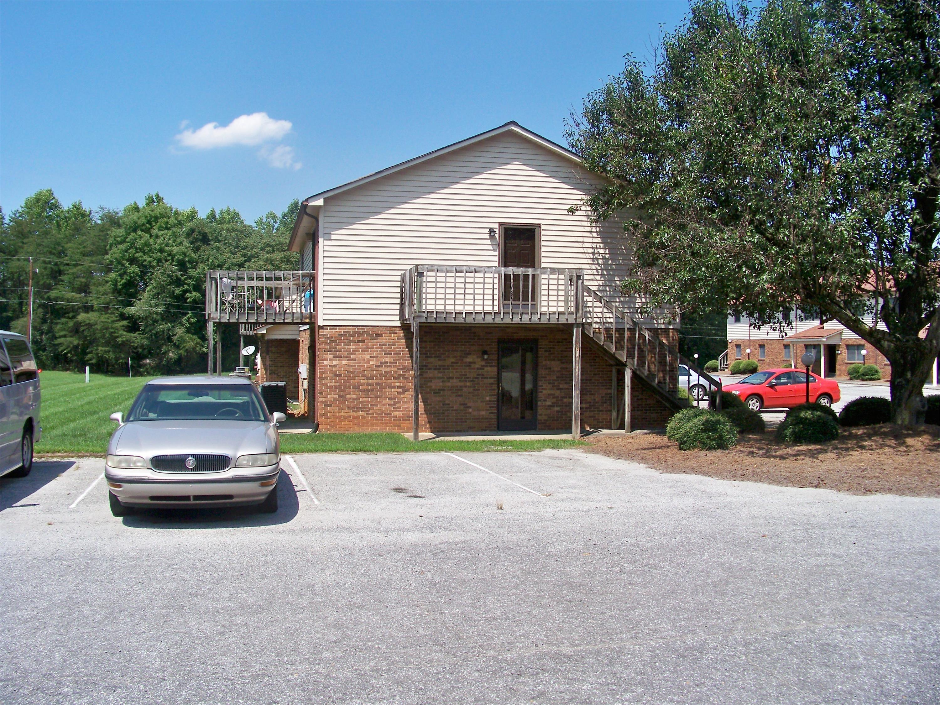 1407 Forest Knolls Circle